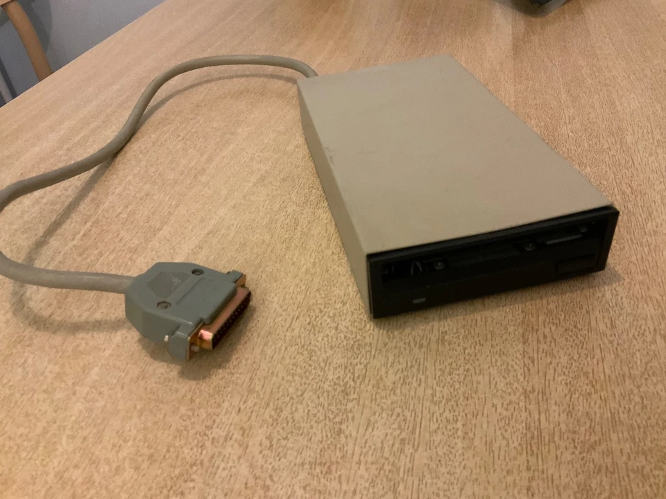 Externes Diskettenlaufwerk, lief am AMIGA 1000