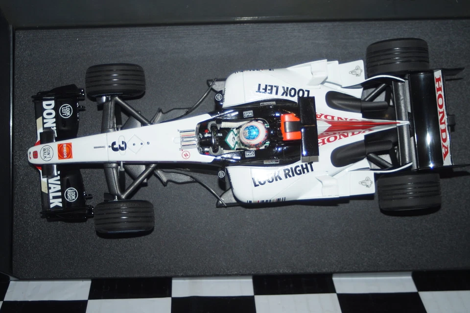 Minichamps B.A.R Honda 007 J.Button 100 050003 1:18 - Image 4 of 4