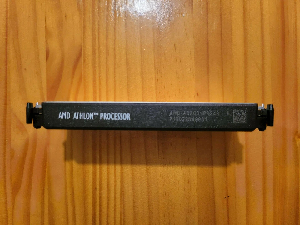 AMD Athlon A0700MPR24B A Socket Slot A CPU 700 MHz - Image 2 of 4
