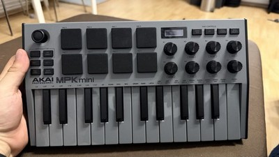 Akai MPK Mini MK3 Keyboard-Controller - Grau