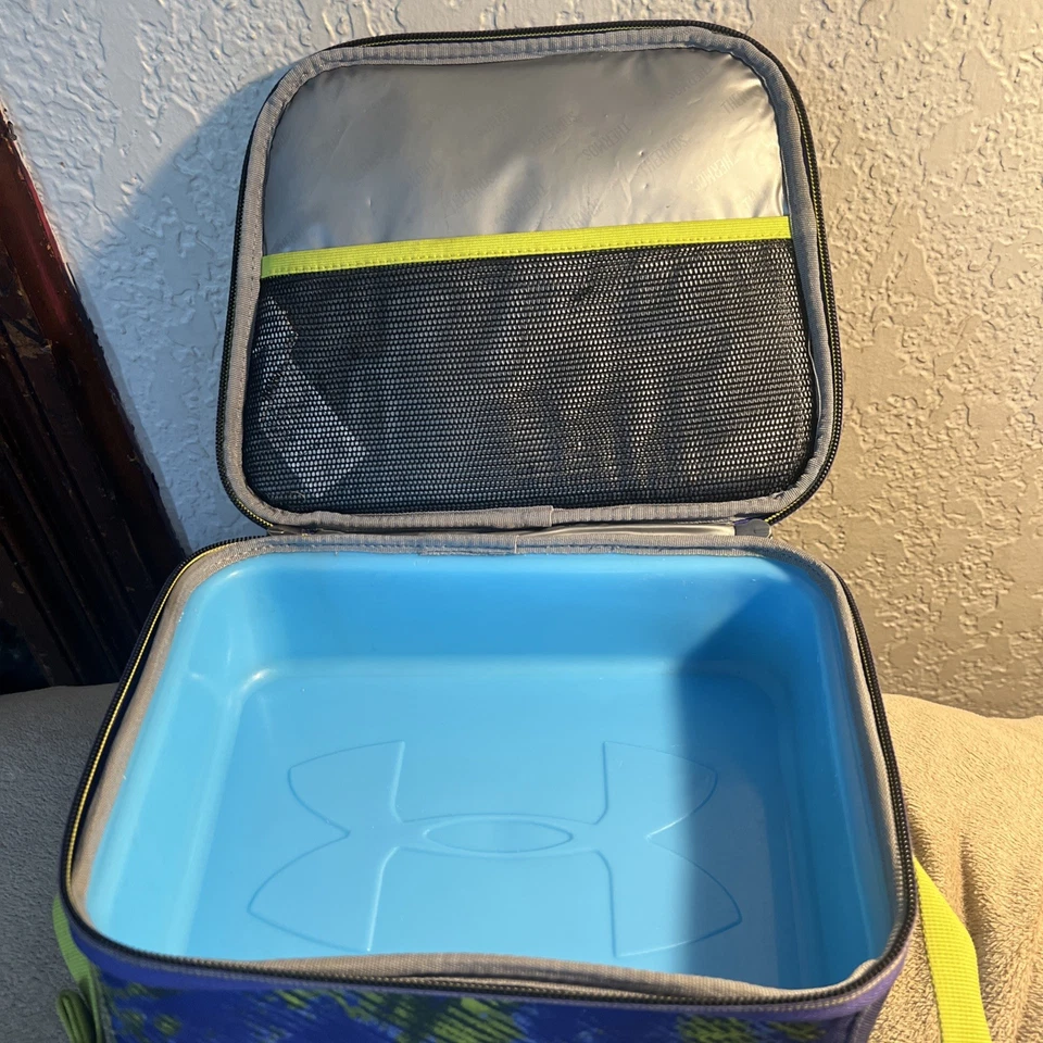 Under Armour Insulated Thermos Boys Lunch Box bright green Clip Logo Strap - Image 4 of 4