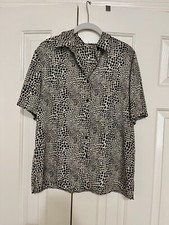 Cheetah Leopard Print Short Sleeve Button Up Top, Small/Medium