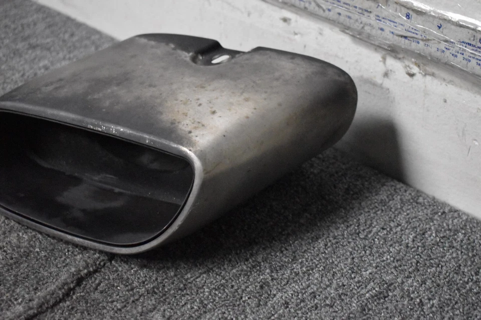 Extensión del tubo de escape lateral izquierdo base Porsche Panamera 2014-2016 OEM de fábrica Foto 2 de 4