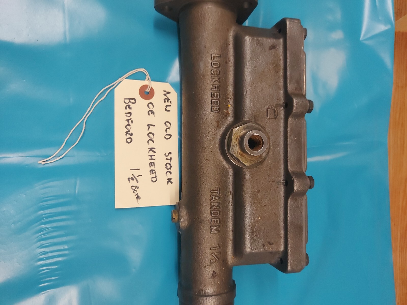 OE LOCKHEED BEDFORD J SERIES BRAKE MASTER CYLINDER BORE SIZE 1 1/2