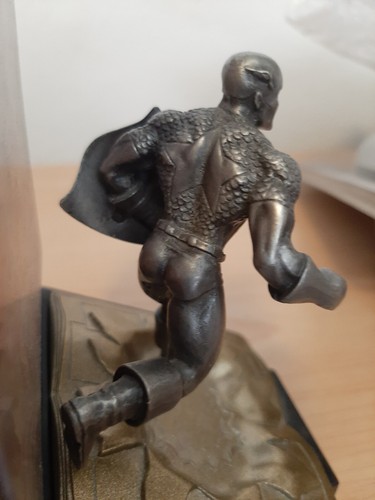 Captain America 1941 Fine Pewder Original Collectible Desk Statute