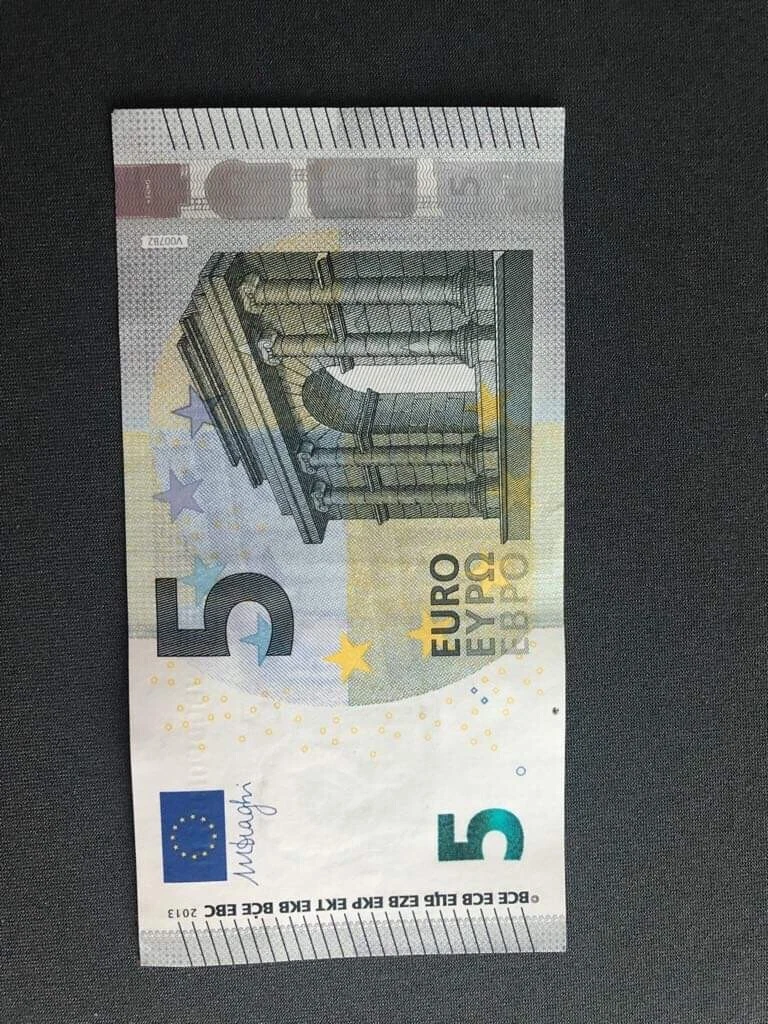 nouveau_billet_de_5_euros_new-5-euro-bank-note_max