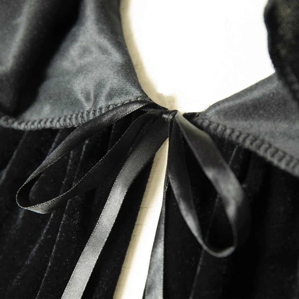 Capa de bruja con capucha negra, capa de terciopelo unisex, capa de vampiro para mujer con... Foto 3 de 4