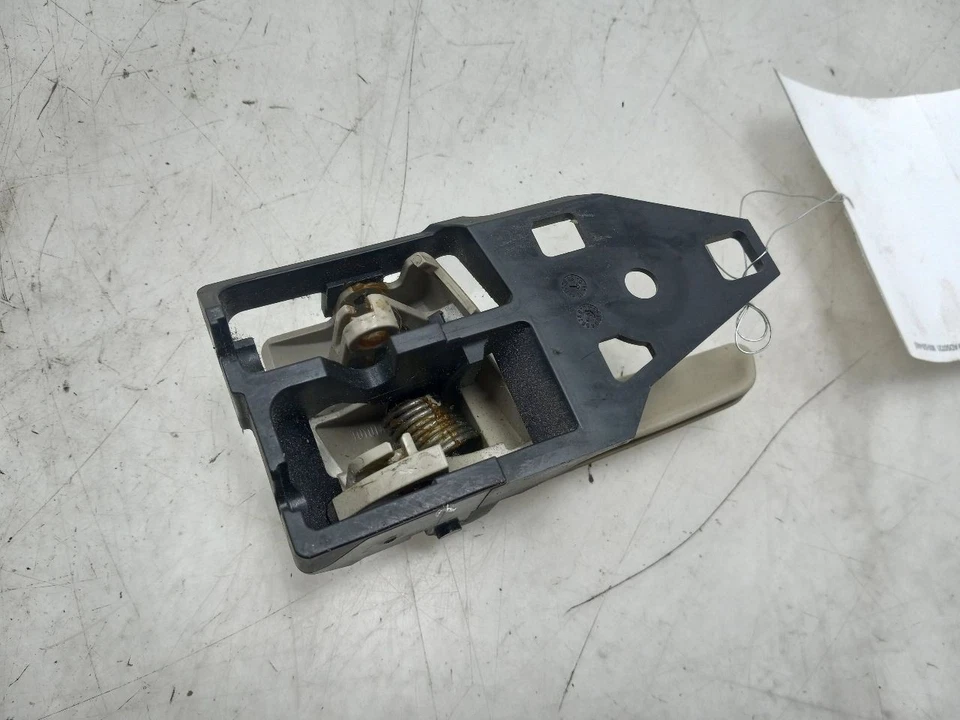 11 MANIJA PUERTA INTERIOR DERECHA PASAJERO TRASERO TOYOTA SIENNA Foto 2 de 4