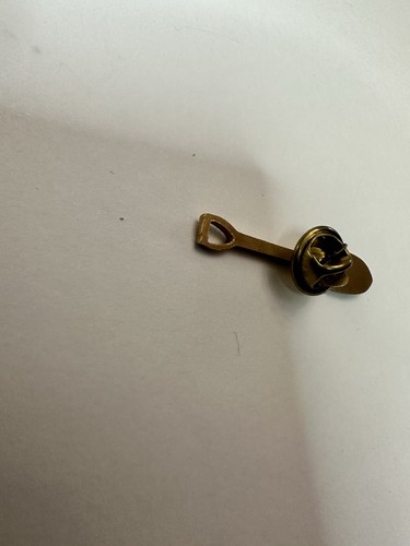 Vintage Tie Pin: Razor-Back Gold Tone Shovel Design Razorback, See Pics! Pin - Picture 6 of 6