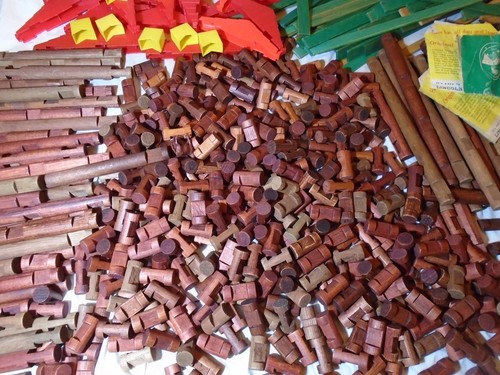 Large lot of vintage Lincoln Logs. Original owner from the 1960s, 15 pounds. - Picture 7 of 10