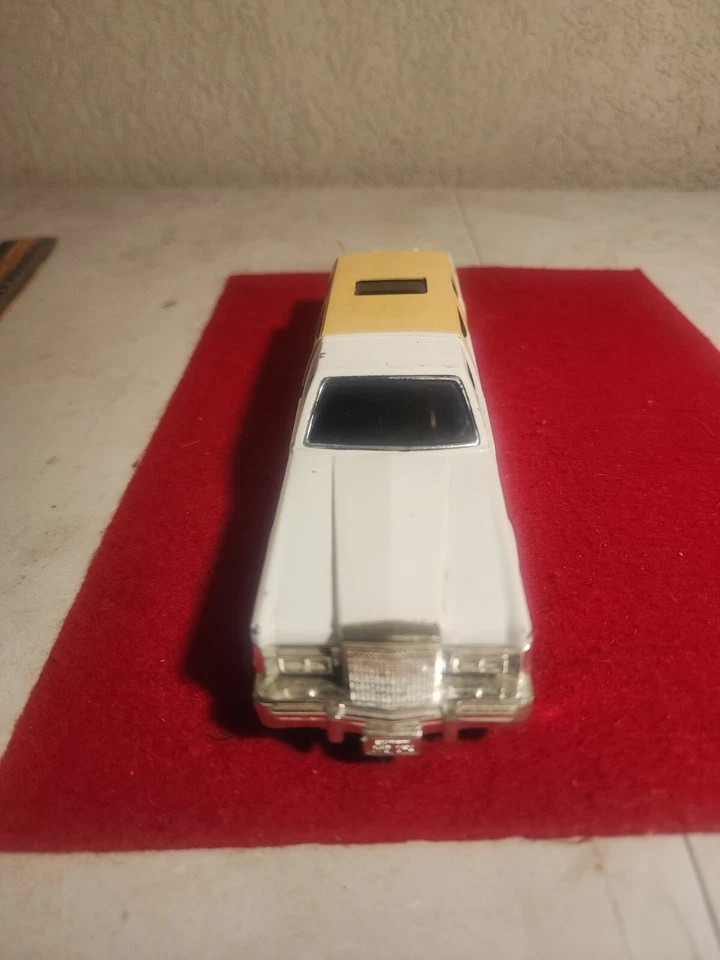 Limusina Majorette Serie 3045 Super Stretch Puertas Blancas Techo Corredizo Abierto  Foto 2 de 4