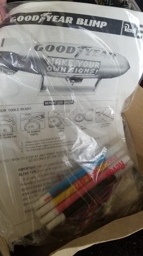 VINTAGE REVELL MOTORIZED GOODYEAR BLIMP SCALE MODEL KIT - Picture 3 of 6