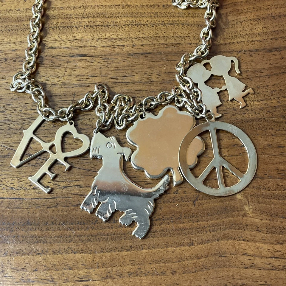 Collar Vintage 5 Dijes Grandes Hippie Paz Amor Suerte Años 60 Mod Años 70 Tono Dorado