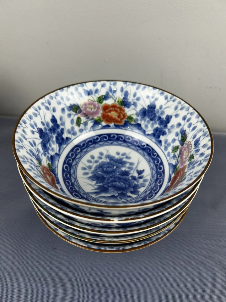 Japanese porcelain bowl with blue and white peony design rustred pink scallop - Image 4 of 4