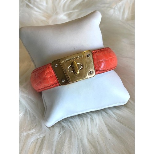 Brazalete vintage Henri Bendel con bisagras de cuero coral y tono dorado - Imagen 7 de 10