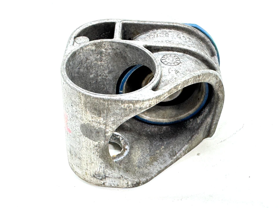 Soporte de suspensión silenciador tubo de escape trasero Jeep Cherokee 2014-2023 OEM 68185869AB Foto 3 de 4