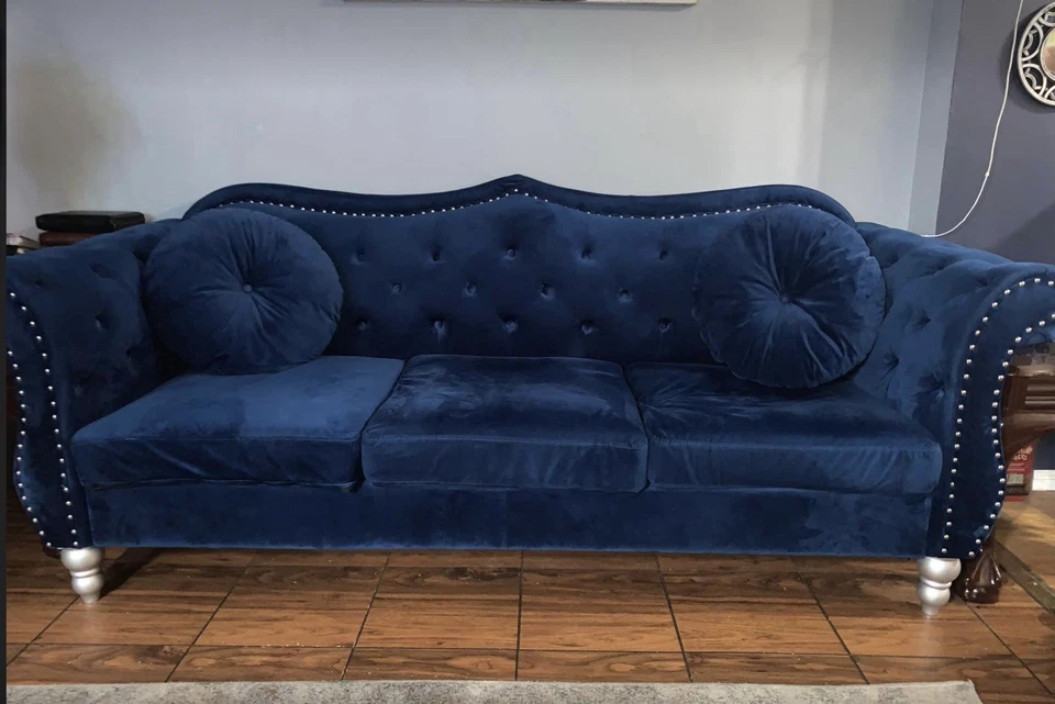 Sofá de terciopelo Glory Furniture Hollywood + Loveseat combo en azul marino Foto 2 de 4