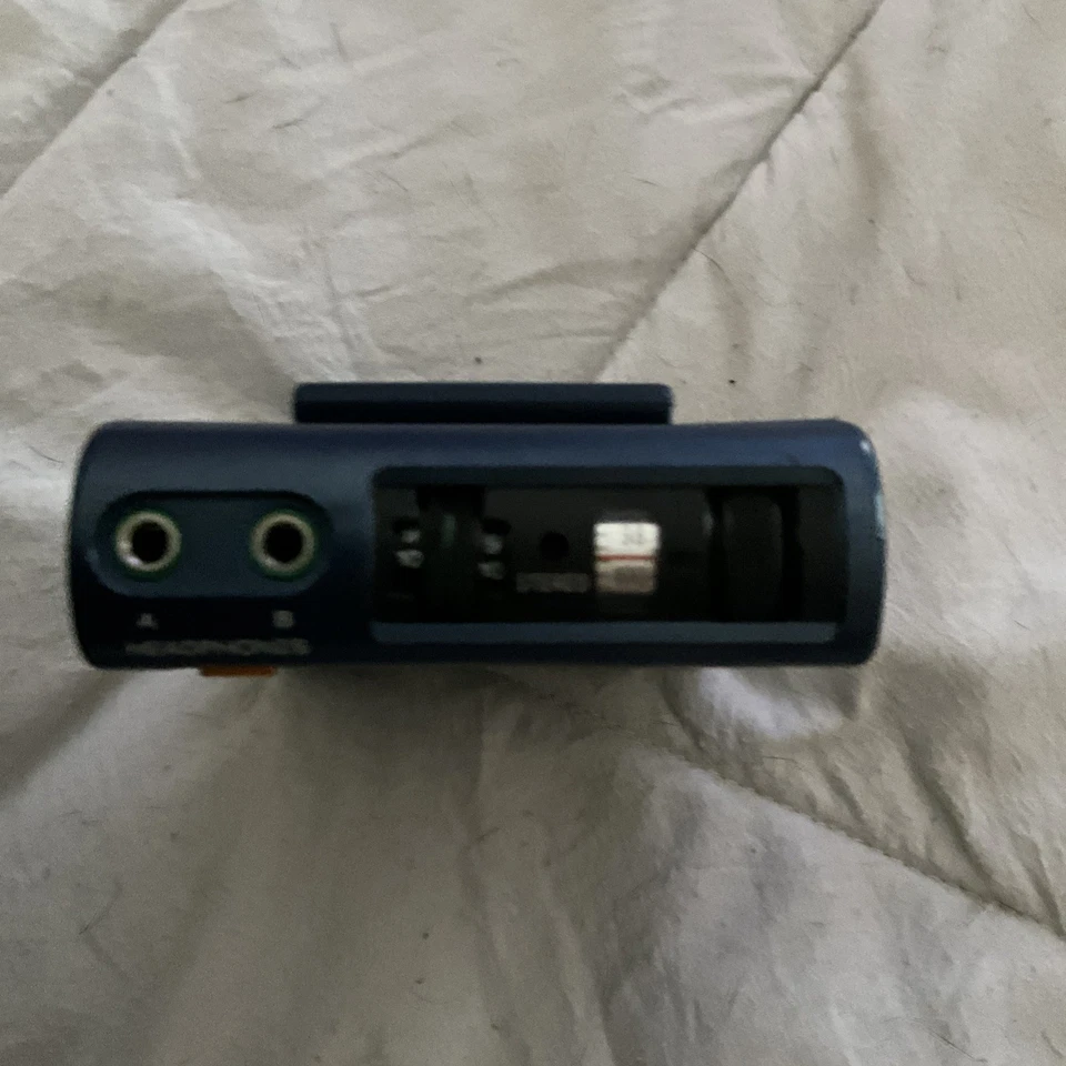 Primer modelo SONY FM WALKMAN SRF-40 FM 1980 funciona FM:76-90MHz Foto 4 de 4