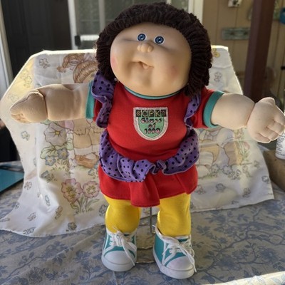 Hasbro Cabbage Patch Doll HM # 18 Poseable Designer Line Blue eyed Beauty 