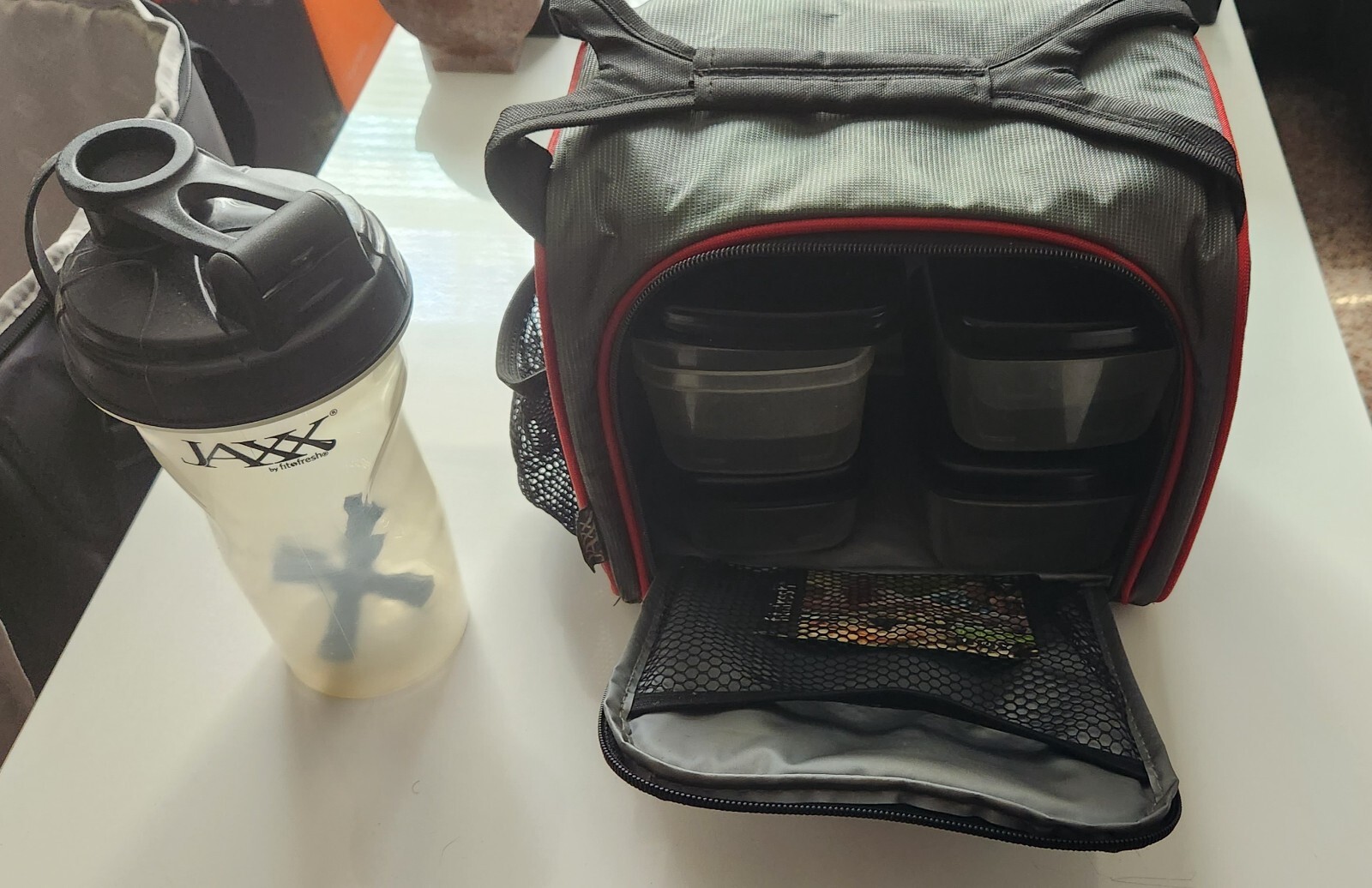 VERY GOOD JAXX Fit & Fresh Fitpak6 with drink bottle and con