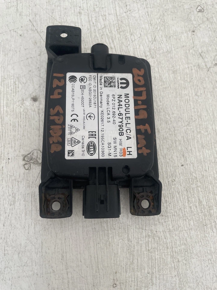 Fiat 124 Spider 2017 2018 2019 sensor de monitor de punto ciego NA4L-67Y90B fabricante original usado LT Foto 2 de 4