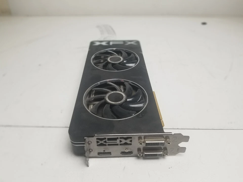 AMD XFX Radeon R9-290X-ED 4GB GDDR5 R9-290X-EDB V6.1 Black DD 1050M D5 DP - Image 2 of 3