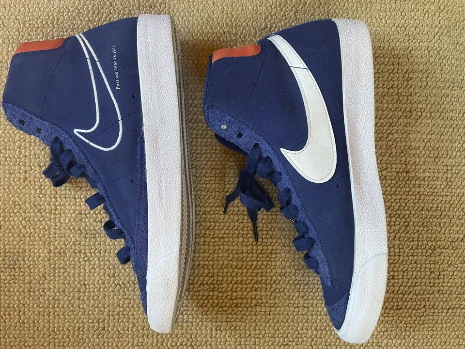 NIKE BLAZER MID '77 DEEP ROYAL BLUE-WHITE-ORANGE "FIRST USE" SZ 8 - Image 2 of 4