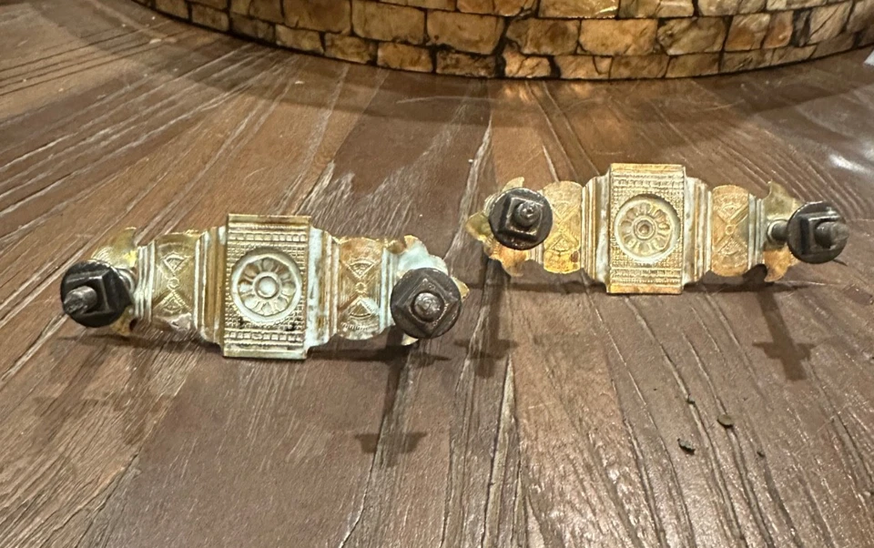 Centros de orificio de latón prensado Eastlake antiguo restaurado de 3,5" (PAR (2)) Foto 3 de 3