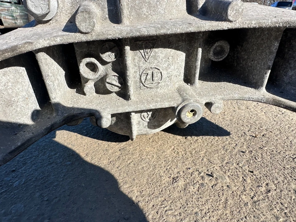 VOLKSWAGEN TOUAREG 2011-2014 3,0 L d AWD eje diferencial trasero portador OEM Foto 3 de 4