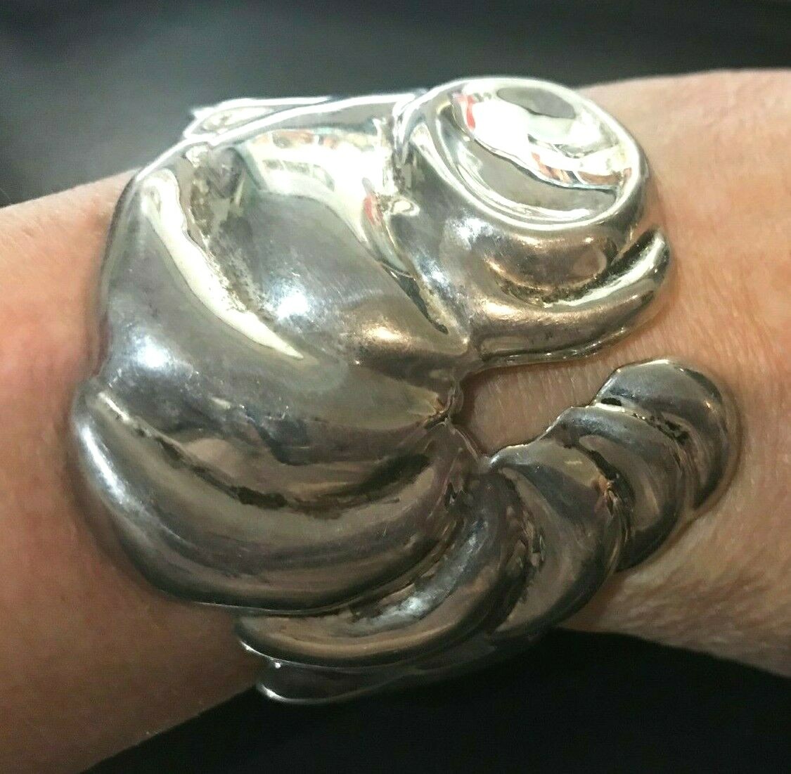 Sterling Silver Beautiful Solid Swirl  Design Cuf… - image 3