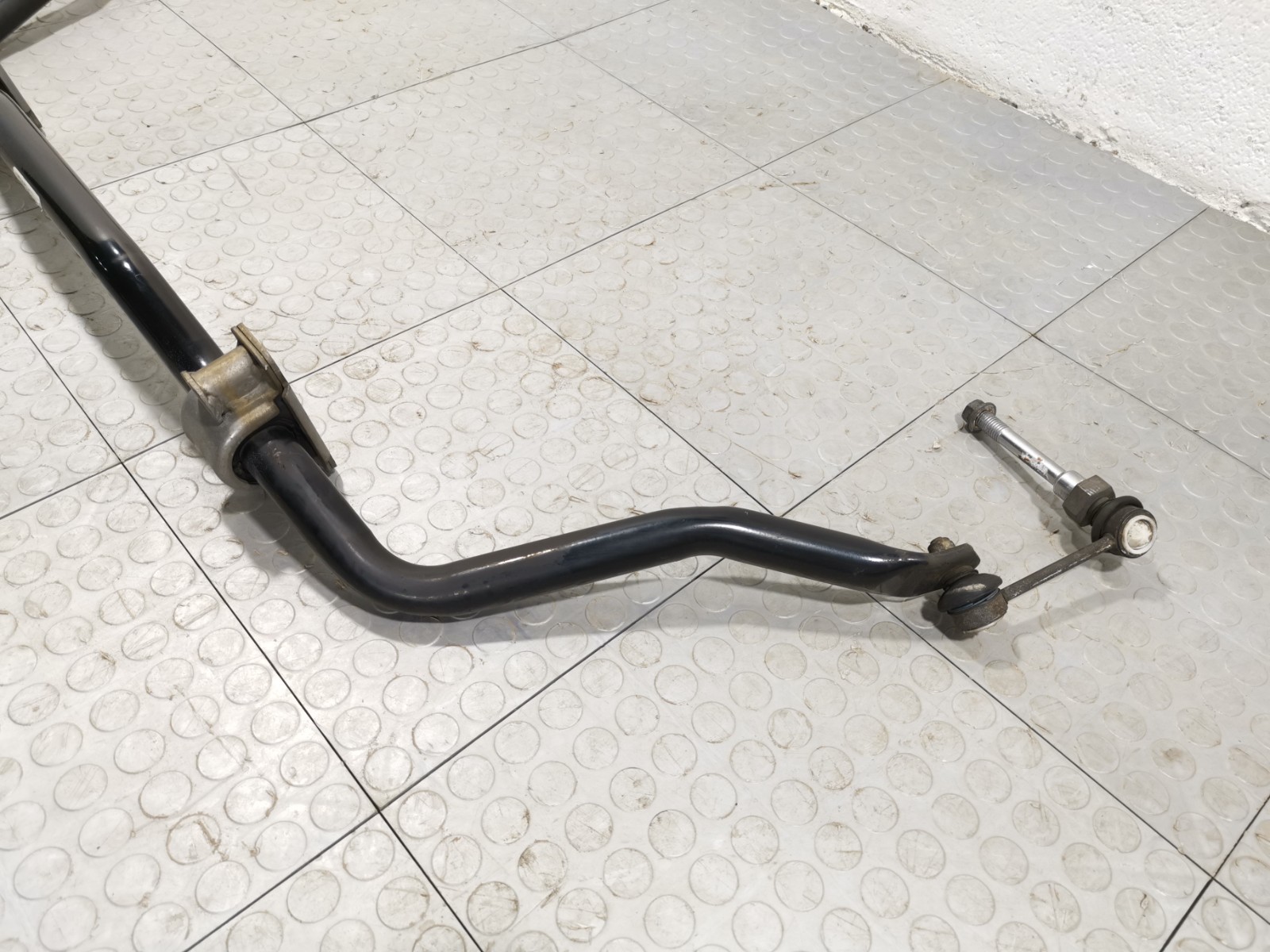 Maserati Ghibli 2018 M156E AWD 3.0 Front Stabilizer Swaybar Anti Roll 6700072890