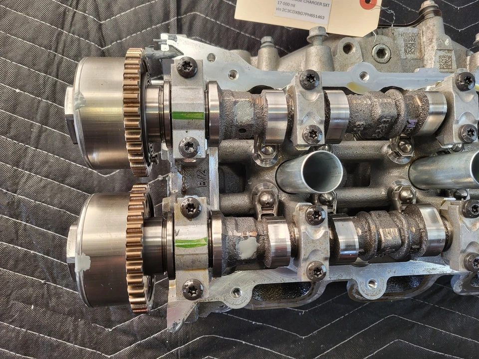 Culata de pasajero derecho Dodge usada OEM para cargador 2011-2023 3,6 L tracción trasera Foto 2 de 4