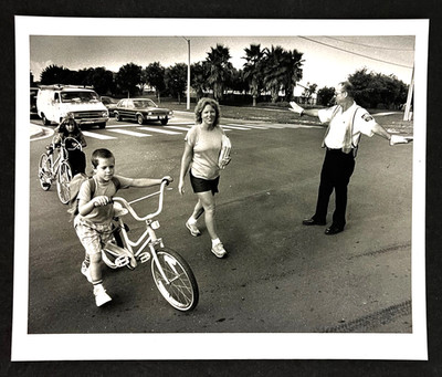 1990 Miami FL School Crossing Guard Miller Dr 152 Ave Family Vintage Press Photo
