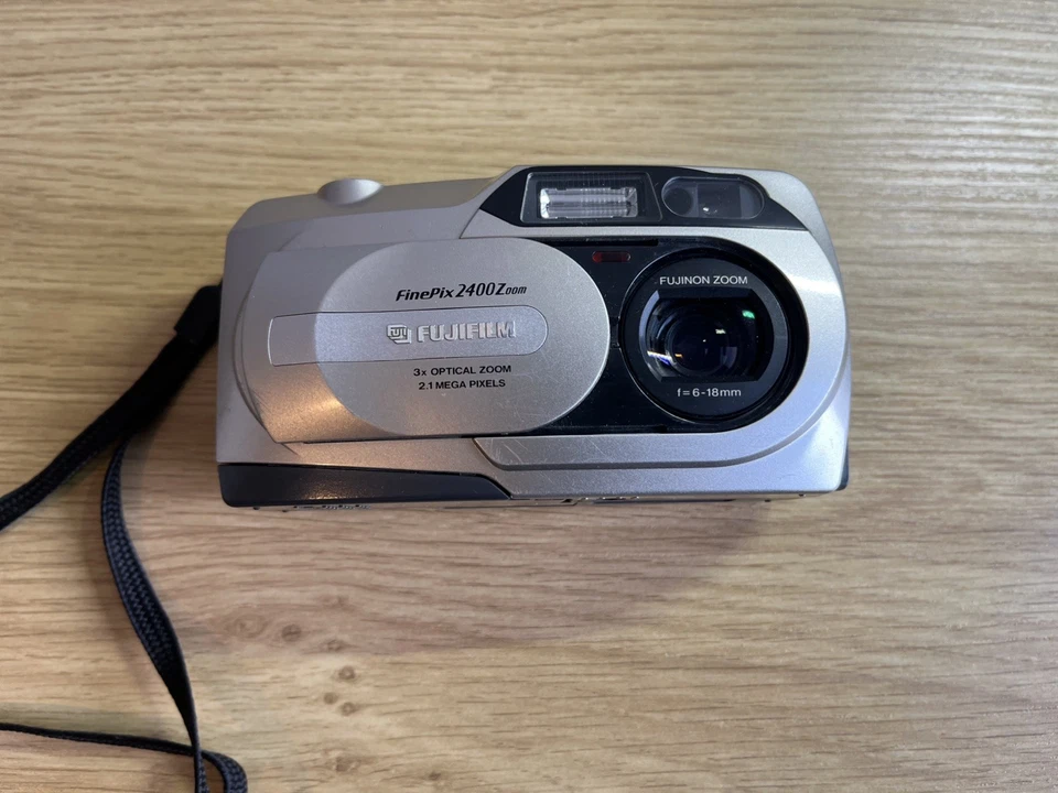 Fujifilm FinePix 1400 Zoom Digital Camera 1.3MP Tested With 32MB Card & Manual, photo 4 of 5