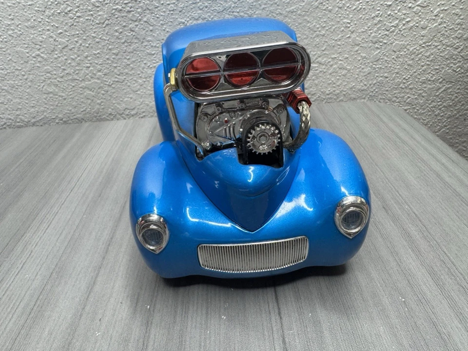 MUSCLE MACHINES - 1941 WILLYS COUPE SUPERCHARGED PRO-STREET - 1/18 DIECAST - Image 2 of 4