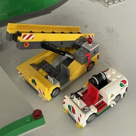 LEGO City Cargo Terminal 60022 100% COMPLETE W/Minifigs Instructions No Box