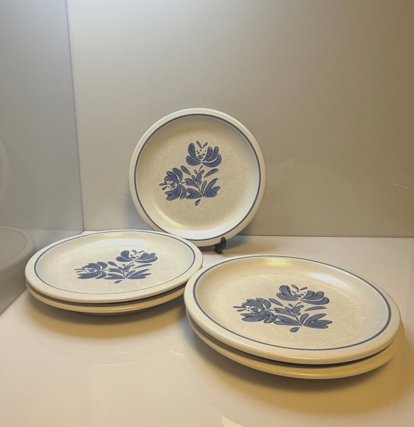 Set of 5 Vintage Pfaltzgraff Yorktowne Luncheon Plates 8 5/8