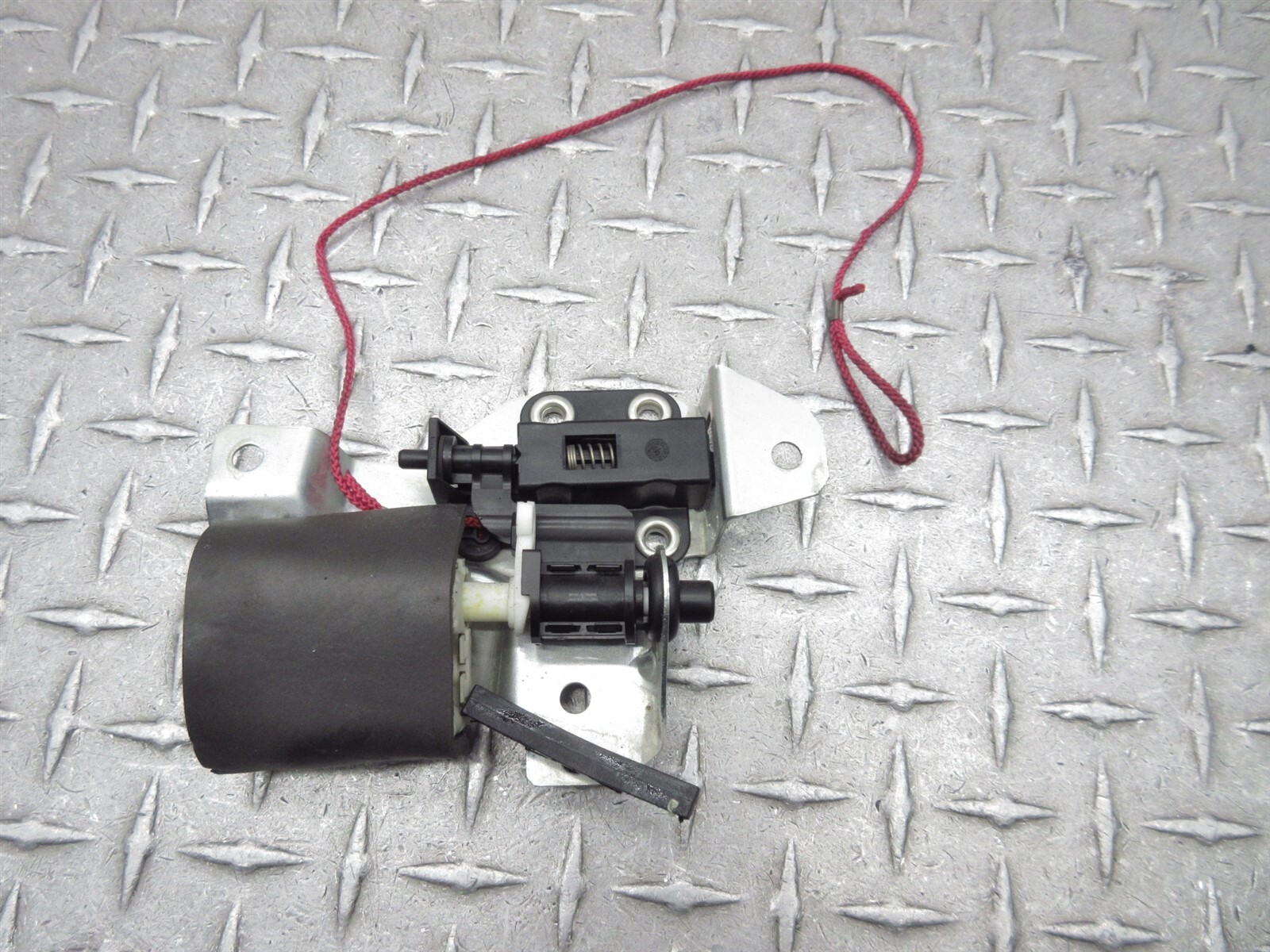 2008 Ferrari F430 Spider 68663100 Glove Box Compartment Lock Servo Actuator