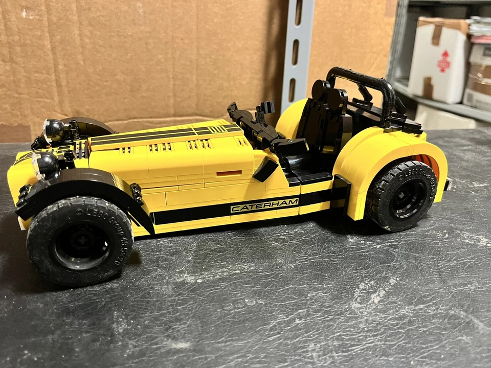 LEGO Ideas 21307 Caterham Seven 620R, foto 2 di 4