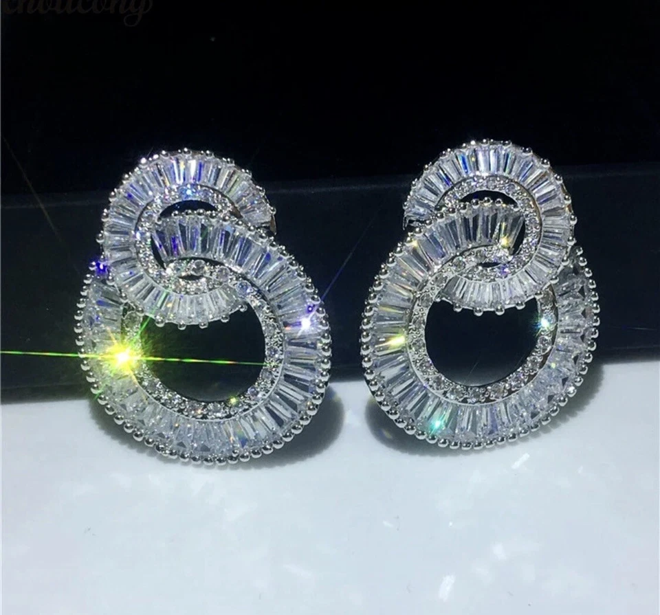 Pendientes de aro rellenos de oro blanco de 18k hechos con joyería nupcial de cristal de Swarovski Foto 3 de 4