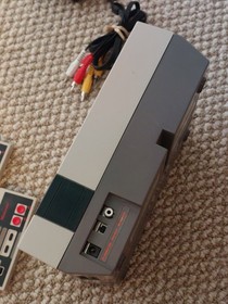 NES Nintendo Entertainment System With Two Controllers & Super Mario Bros