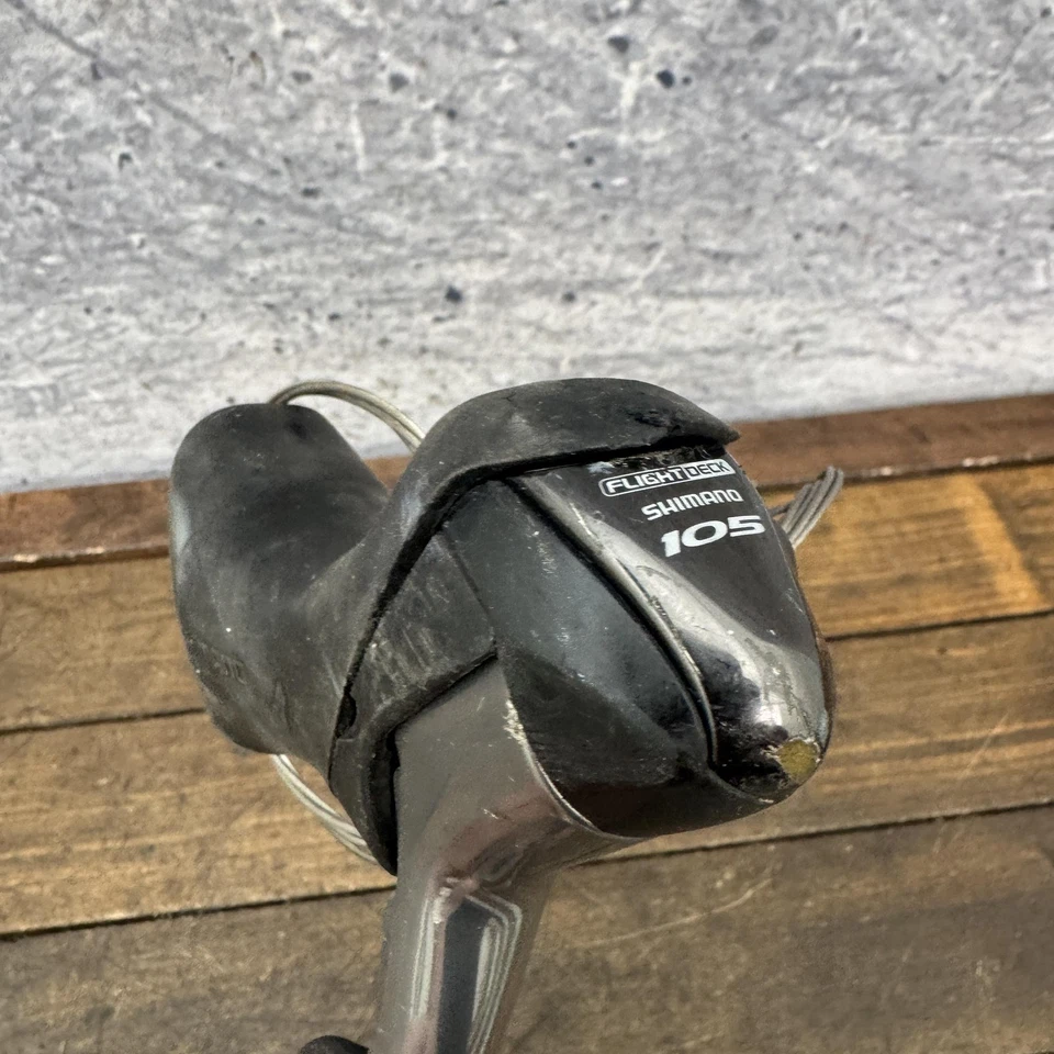 Palanca de cambios trasera derecha Shimano 105 ST-5600 10 velocidades cubierta de vuelo STI capó de freno Foto 2 de 4