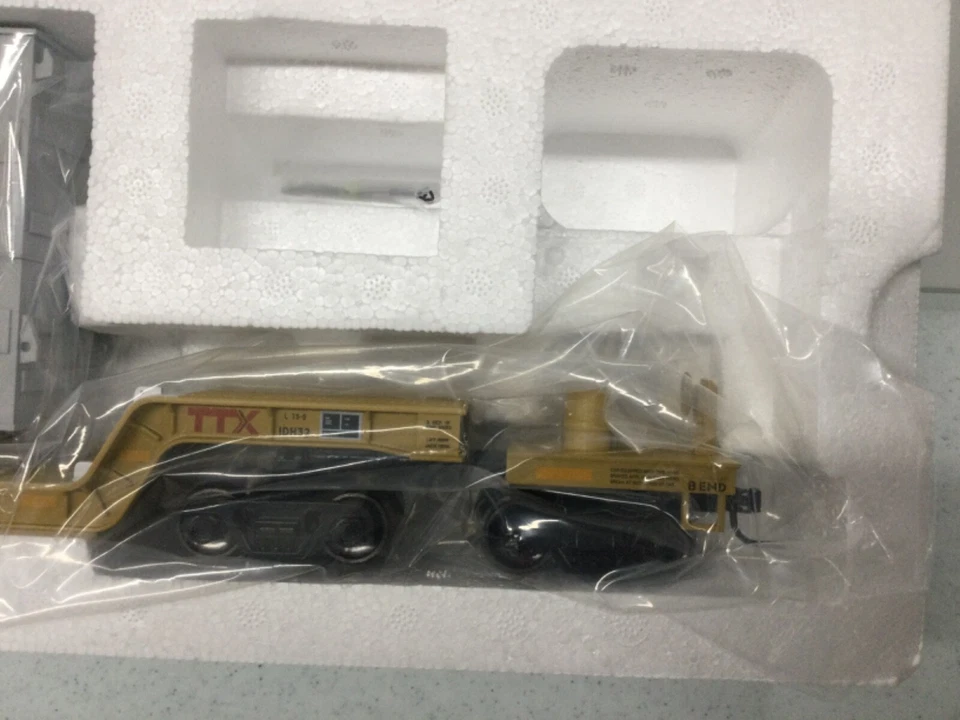 Atlas #3004051 TTX (QTTX) 75' Depressed Center Flat Car 2 Rail  NEW O Scale - Image 4 of 4