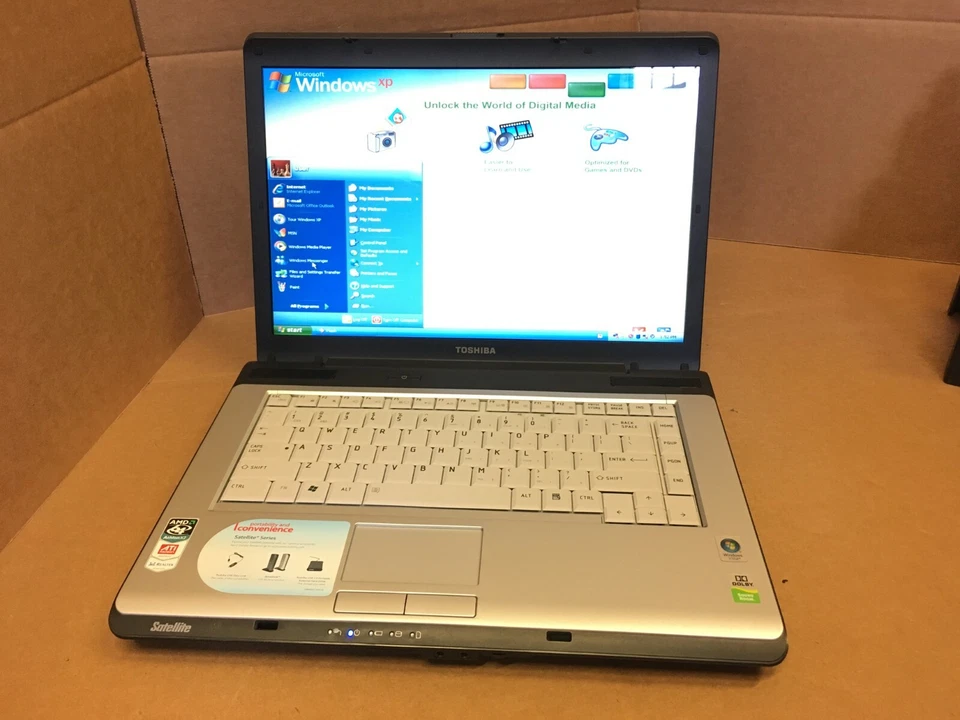 TOSHIBA SATELLITE A215 AMD ATHLON 64 X2 1,90 GHz 2 GB RAM 320 GB HDD XP PRO ATI Foto 3 de 4