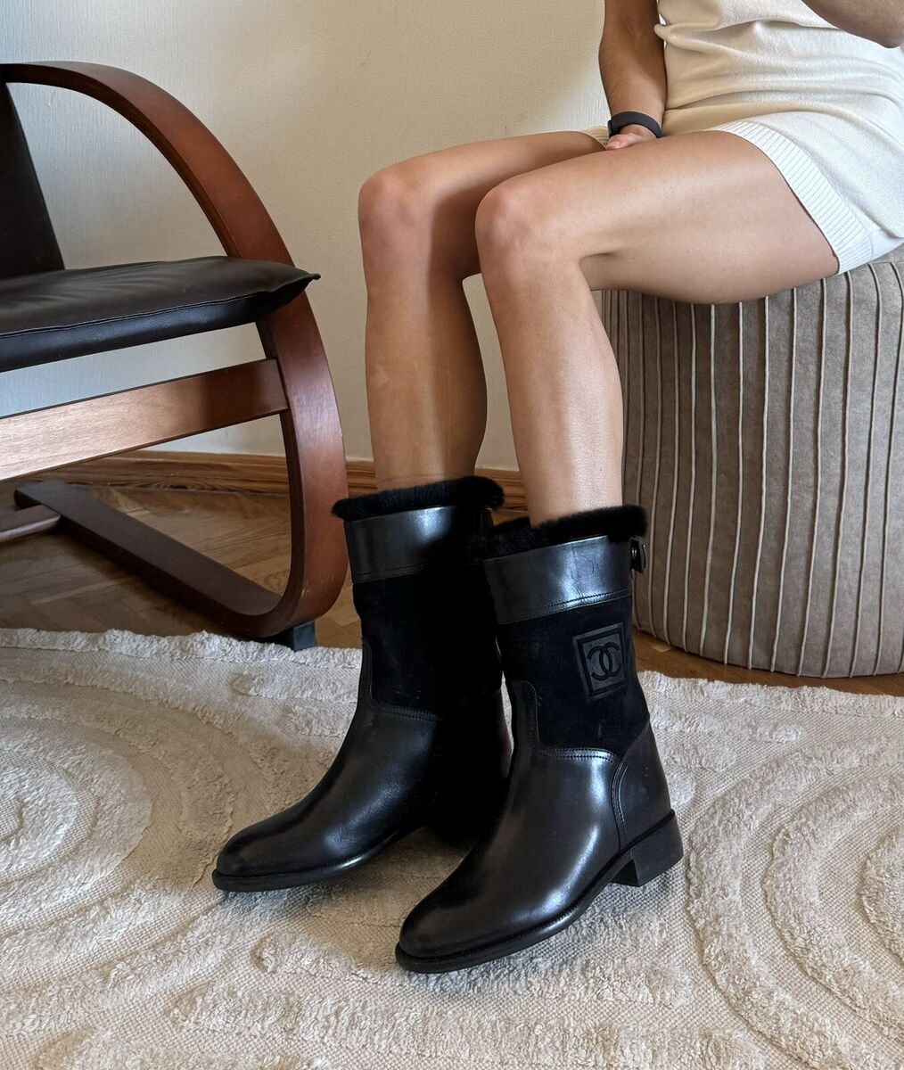 Authentic Chanel Black Leather CC Logo Biker Moto Zip Boots Authentic Chanel Black Leather CC Logo Biker Moto Zip Boots
