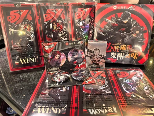2024 Pizza Hut P5X Persona 5 Figuren Happy Meal Spielzeug Abzeichen Poker Kartenständer - Bild 6 von 20