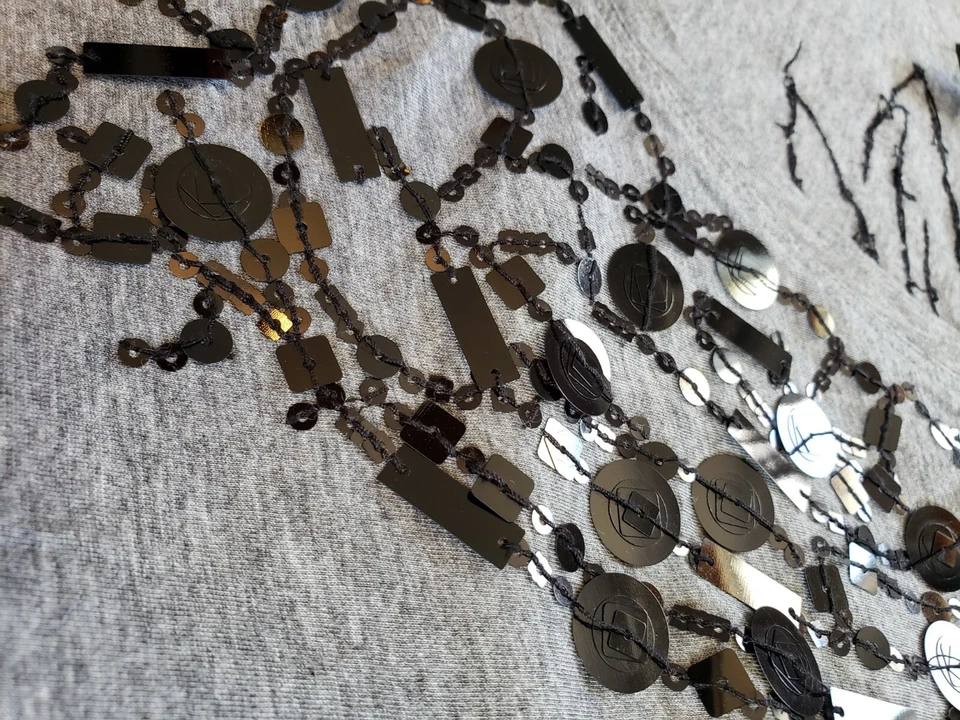 Camiseta BCBG Maxazria Mujer S Cuentas Adornada Cuello en V Ajuste Relajado Lentejuelas Foto 4 de 4