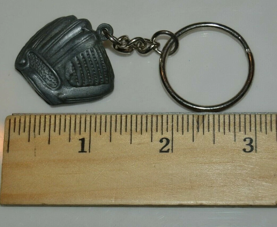 NICE Vintage New York METS Game Day Souvenir Baseball Mitt MLB Pewter Key Chain - Image 4 of 4