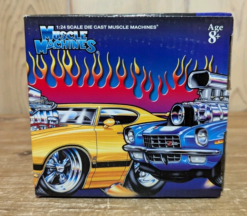 Muscle Machines 1/24 Scale '71 Camaro Diecast Silver w/ Black