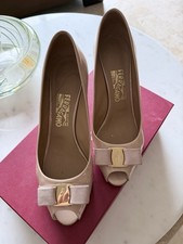 SALVATORE FERRAGAMO Pola Vara Patent Leather Peeptoe Pumps 9.5B Bisque Bow Shoes